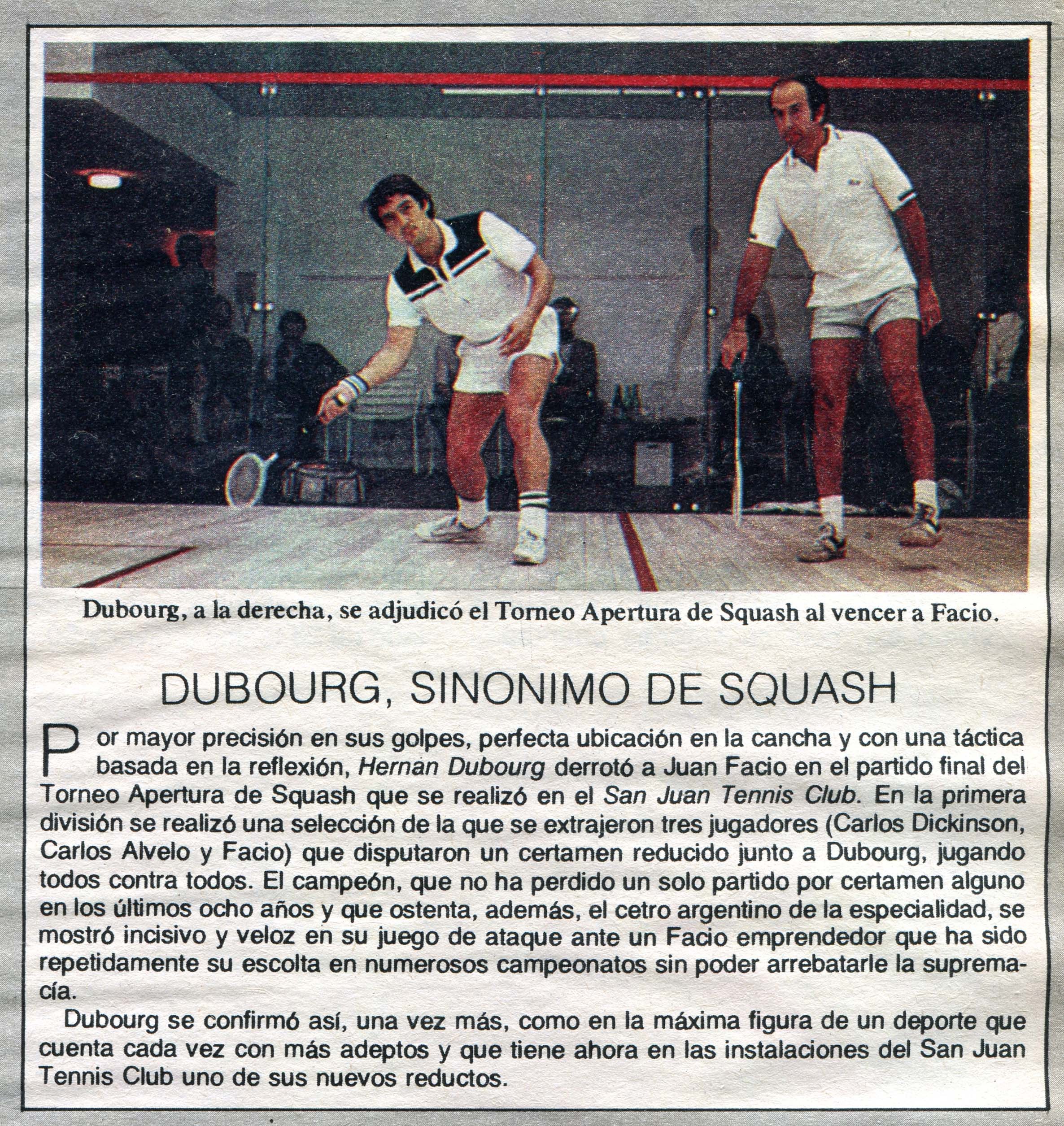 Juan Facio a la izquierda, y a la derecha Hernan Dubourg en la cancha de squash
